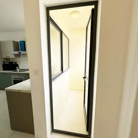 Apartment Stylish Retreat In Pacaville *