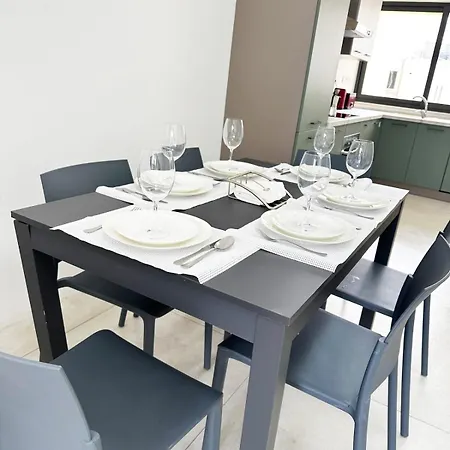 Apartment Stylish Retreat In Pacaville