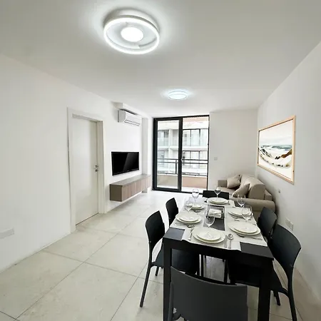 Apartment Stylish Retreat In Pacaville Saint Julian's